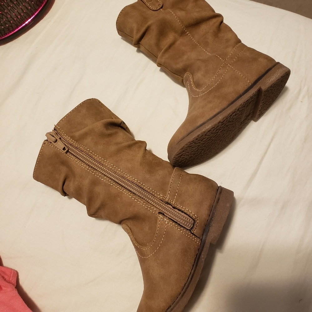 EUC CHILDREN'S PLACE SIZE 5T BOOTS